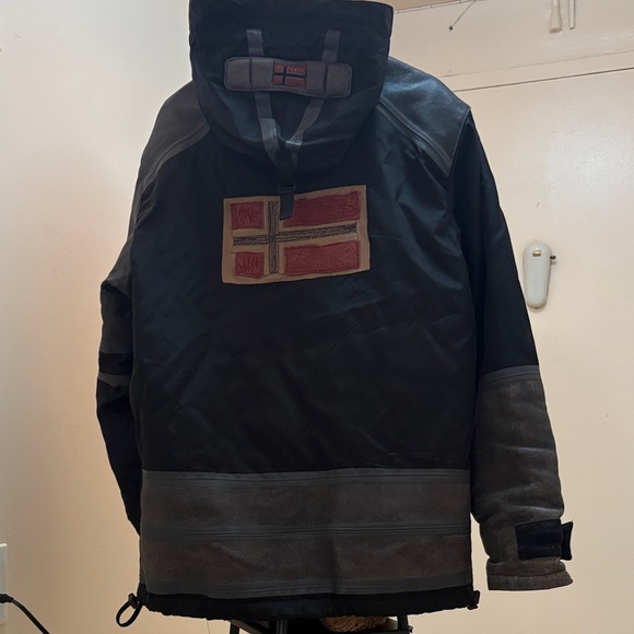 Napapijri Black and Gray Ski Jacket Size L - Picture 4 of 16